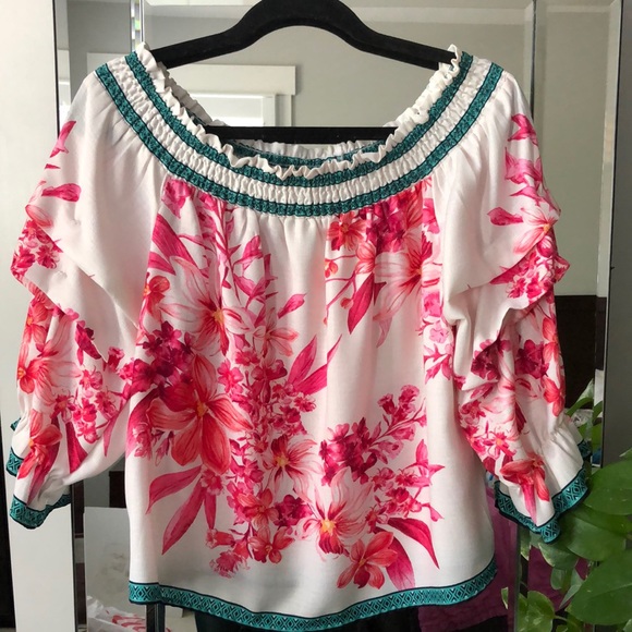 OFF THE SHOULDER - Picture 4 of 6